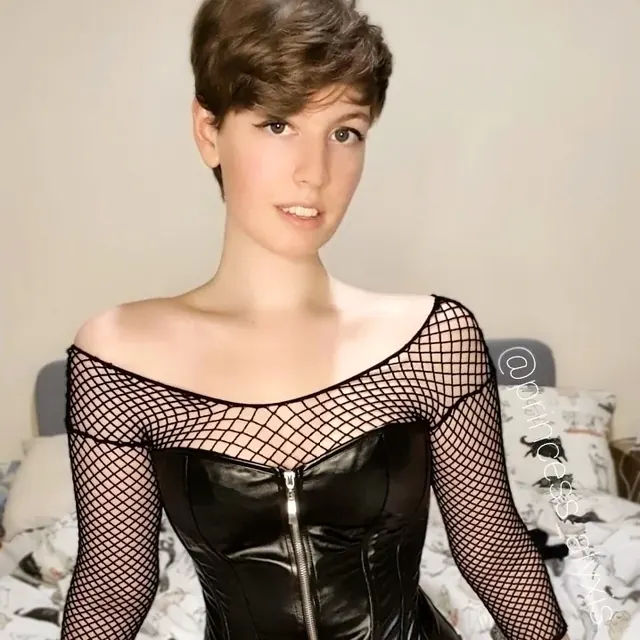 Alyxiskittenfree OnlyFans Adult Content Creator