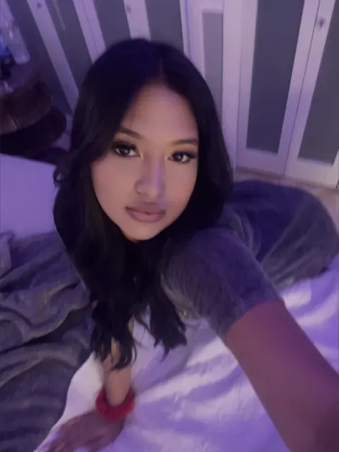 Amanda OnlyFans cute 18 year old