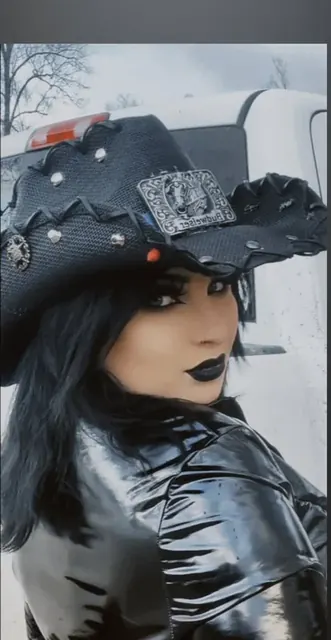 Ambernicole2412 OnlyFans edgy country girl