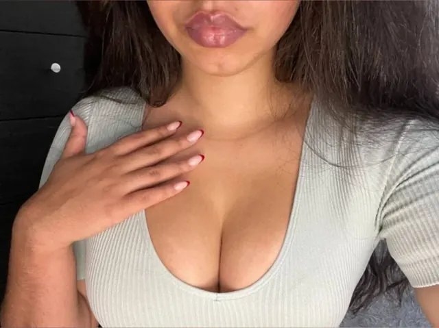 Amelia Mills OnlyFans creator with engaging content