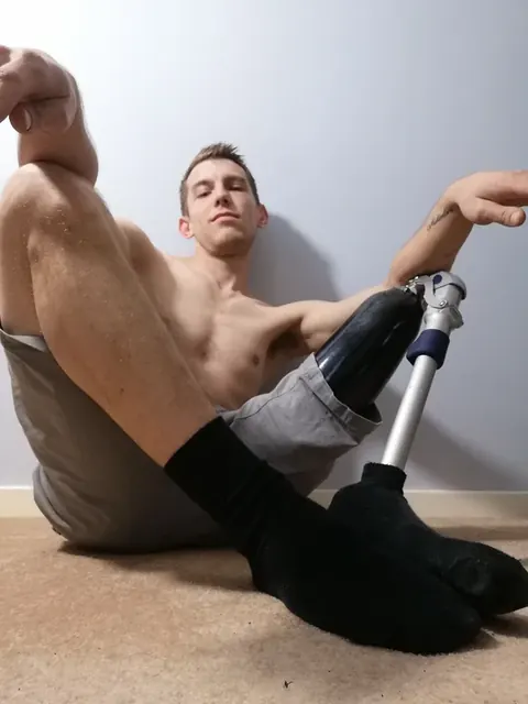 Amputeeyam OnlyFans amputee model from the UK