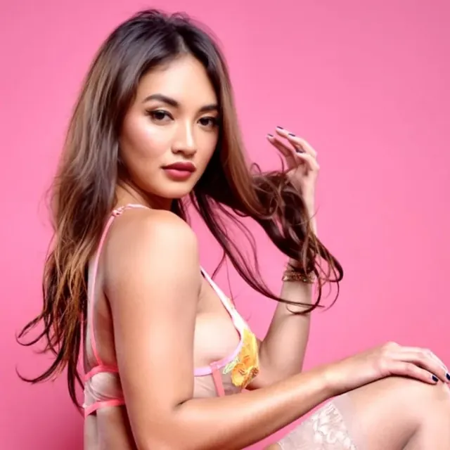 Andreazhay OnlyFans glamorous brunette creator