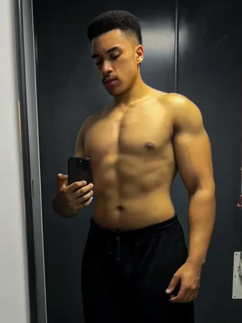 Andrechicago OnlyFans creator showcasing his life