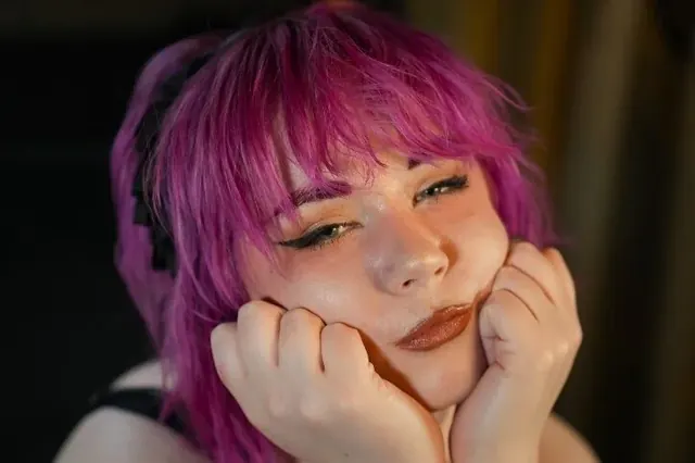 Angellewdcake OnlyFans nerdy ex-cosmetologist