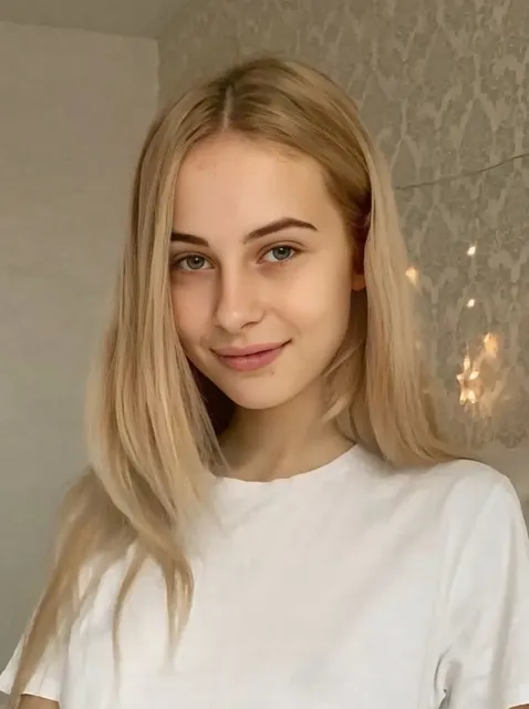 Cute small Lona (@angel_lona) OnlyFans exclusive creator profile photo