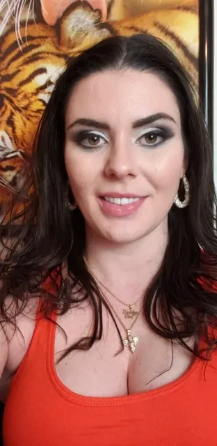 Angel Eyez OnlyFans creator with captivating content.