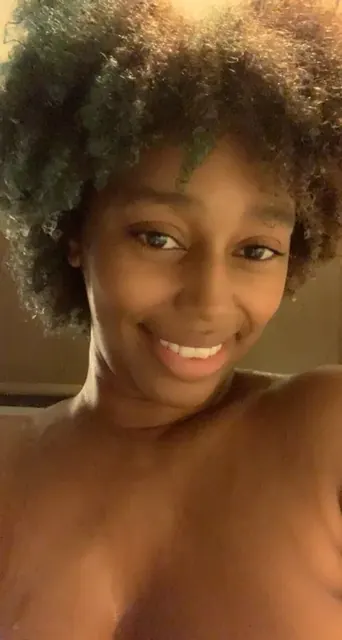 Keisha OnlyFans sexy buttered up beauty