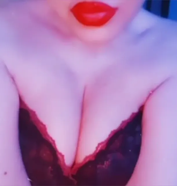 Anita Ferrari OnlyFans camgirl with exclusive content