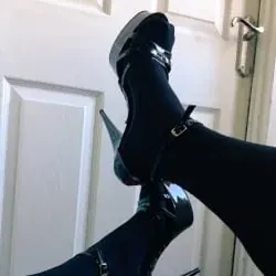 Annabelle TV OnlyFans creator with feet in heels