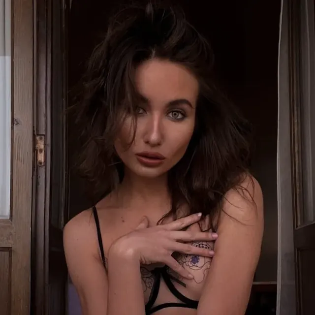 Annataylorr OnlyFans brunette tattooed creator