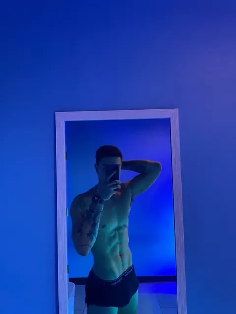 :) OnlyFans creator with a chill vibe