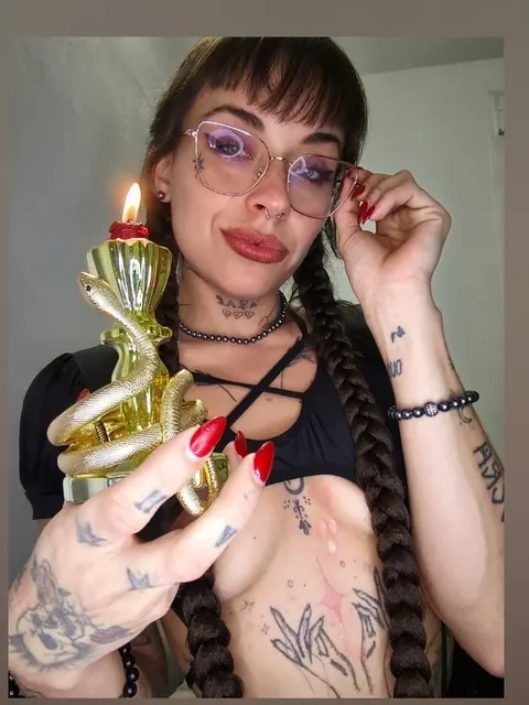 Antomey OnlyFans creator with captivating content