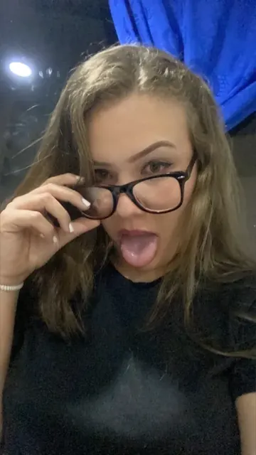 Arianis OnlyFans sexy and affectionate creator