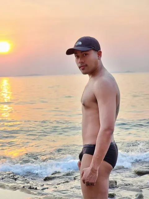 โลก(ใต้)สะดือ OnlyFans athletic tattooed creator