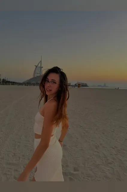 Ashleysummersx OnlyFans brunette creator