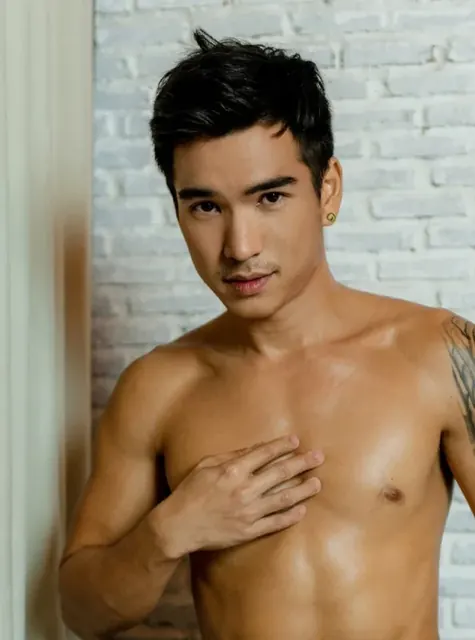 ASIAN GAYS OnlyFans male physique photographer