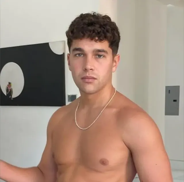 AUSTIN MAHONE OnlyFans star with exclusive content.