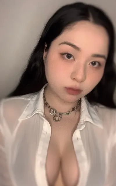 BABE ASMR OnlyFans creator with exclusive content