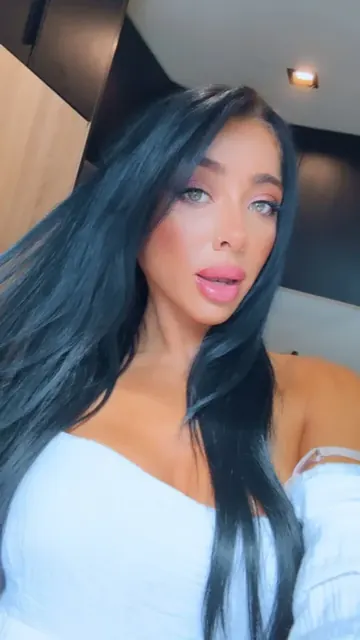 Desiree OnlyFans top brunette creator