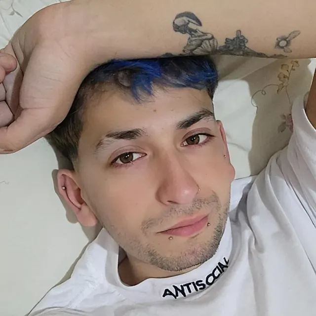Bastian033ok OnlyFans creator showcasing his face