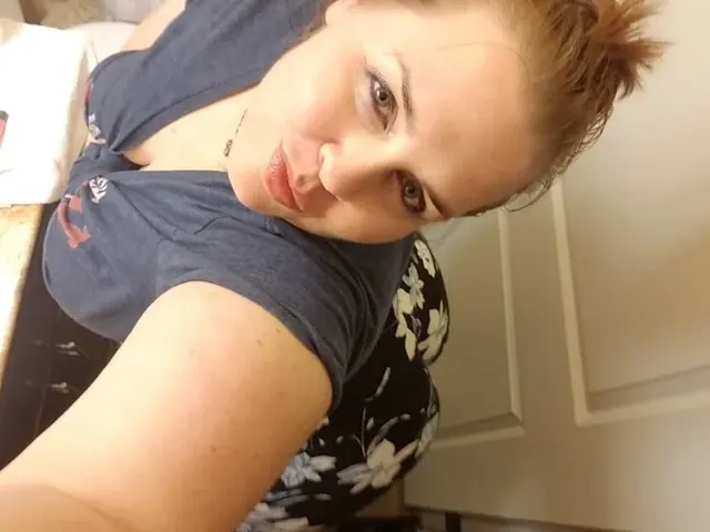 Bbw4red20 OnlyFans Brunette Creator