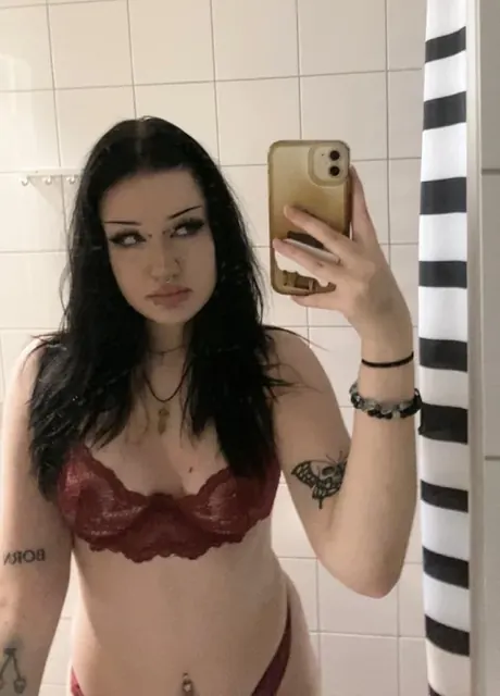 aurora๐ OnlyFans exclusive lesbian content creator.