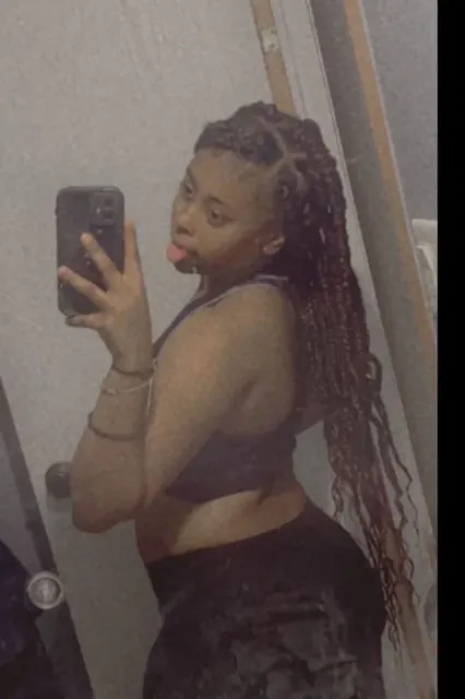 Camm OnlyFans creator with curvy attributes