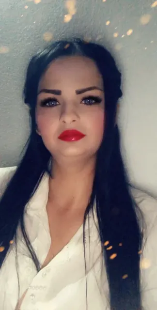 Beatrice OnlyFans MILF creator