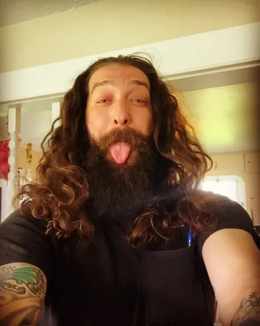 Beatskins OnlyFans tattooed brunette creator