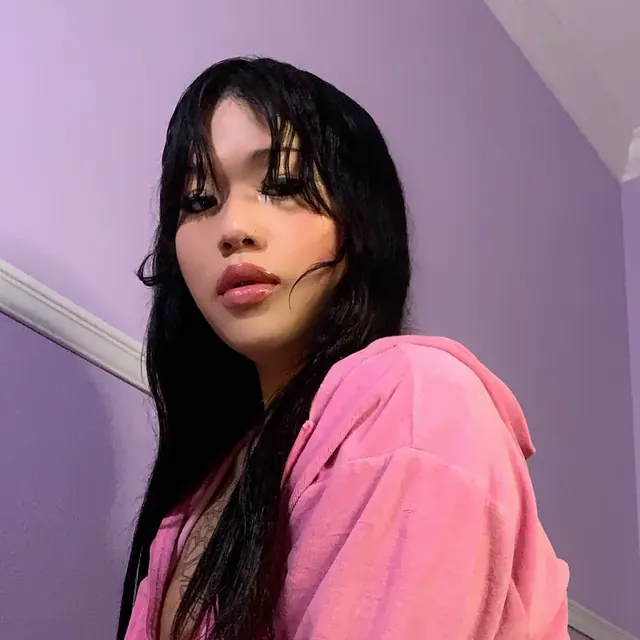 Bebe OnlyFans trans creator with captivating content.