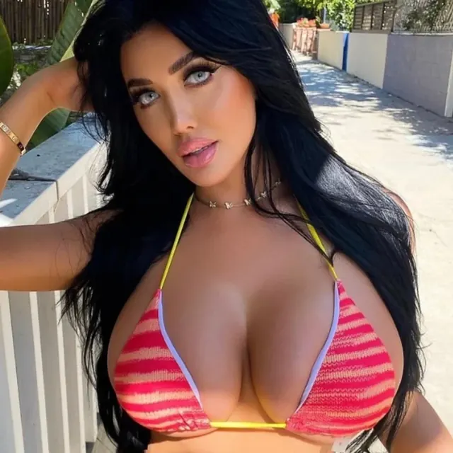 Becky Hudson OnlyFans Internationally published model