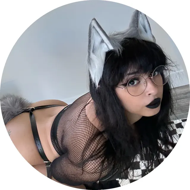 BeeFarmr OnlyFans creator with cosplay photos