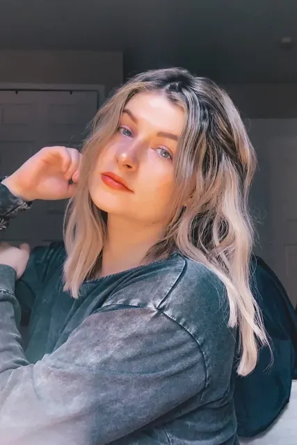 Brooklyn on OnlyFans with live sessions