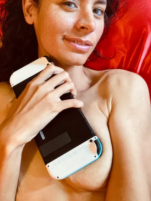 Beebee OnlyFans creator with a stoner gamer vibe