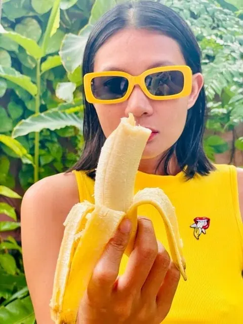 Bellabanana OnlyFans profile showcasing her stunning legs