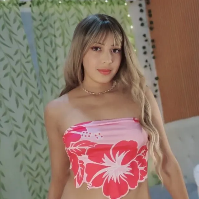 BelleAliz OnlyFans Creator with captivating content