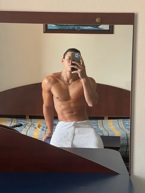 Bestboyxx OnlyFans creator with exclusive content
