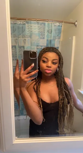 Bee OnlyFans Creator with custom content