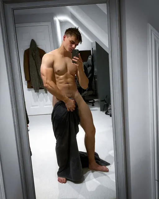 Big Tobez OnlyFans British stud