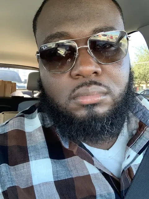 Black85 OnlyFans creator with well-endowed appeal.