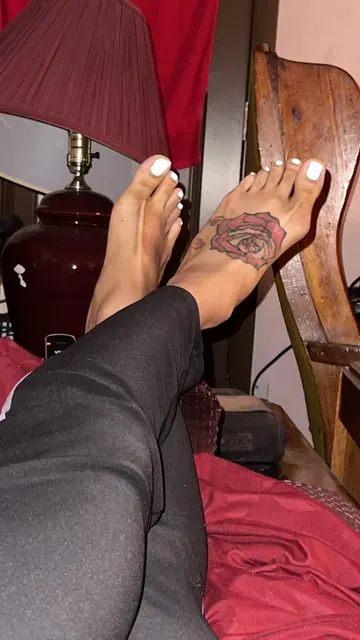 Blatin_Goddess on OnlyFans showcasing her unique foot fetish