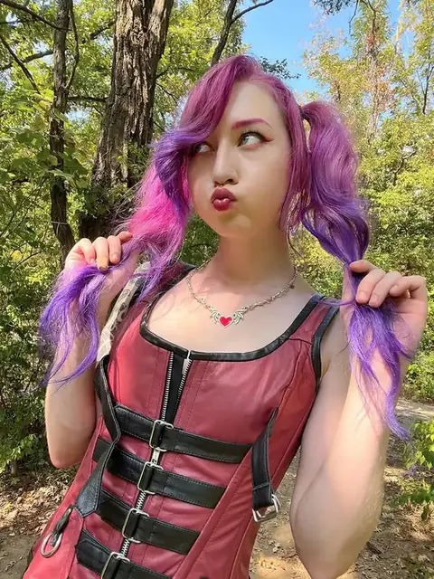 Robin OnlyFans cosplayer and anime enthusiast