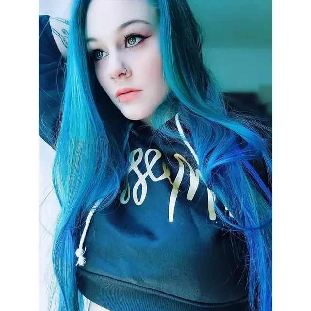 Blluue OnlyFans Canadian Cutie