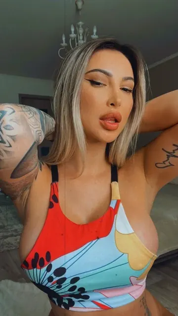 blond_elle OnlyFans creator with daily content