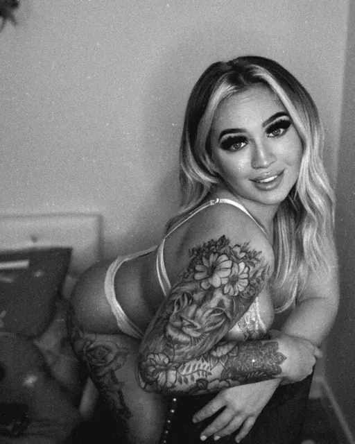 Blonde_Ell OnlyFans tattooed blonde creator