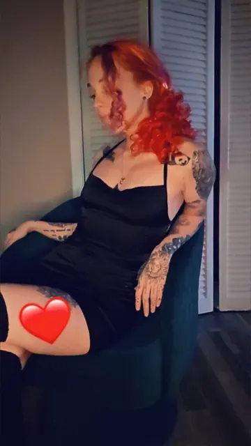 Blueeyedprincess124 OnlyFans red-haired alternative creator.
