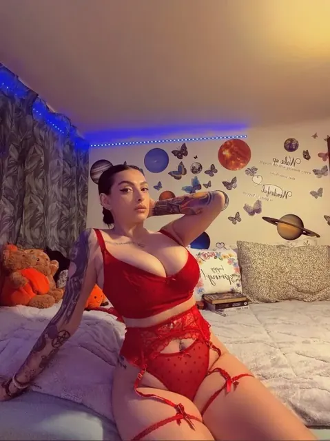 Boobsdelicious OnlyFans creator with dark feminine presence