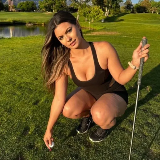 Bee on OnlyFans showcasing her golf skills