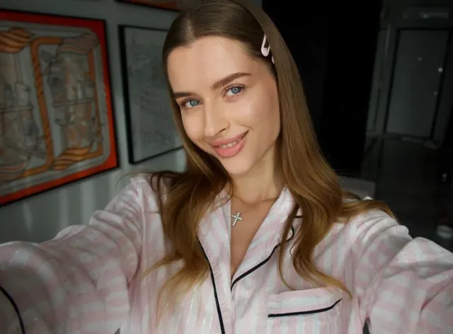 British Blonde OnlyFans creator with exclusive content