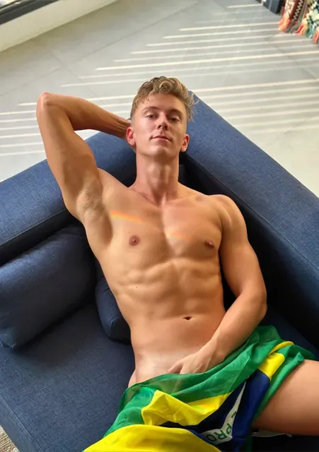 British Twunk OnlyFans creator and traveler